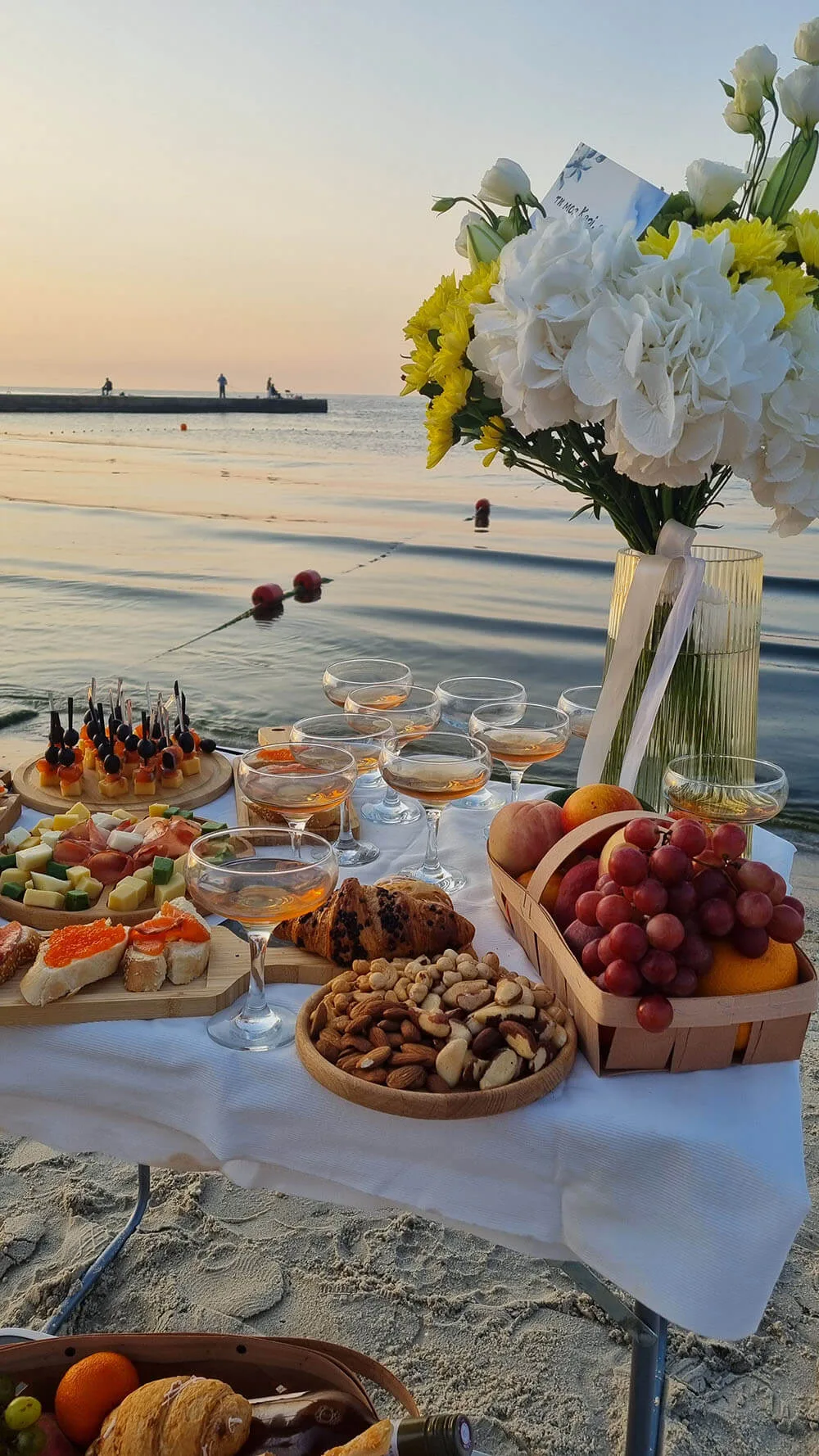 Рассвет с блоггерами на берегу моря